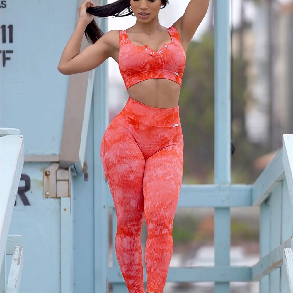 Coral Seamless Leggings by Bombshell.
